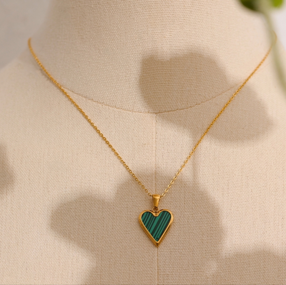 Perfect Natural Shell Heart Pendant Necklace - Picture 2 of 6